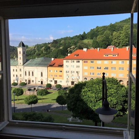 Apartman S Vyhladom Lägenhet Kremnica Exteriör bild
