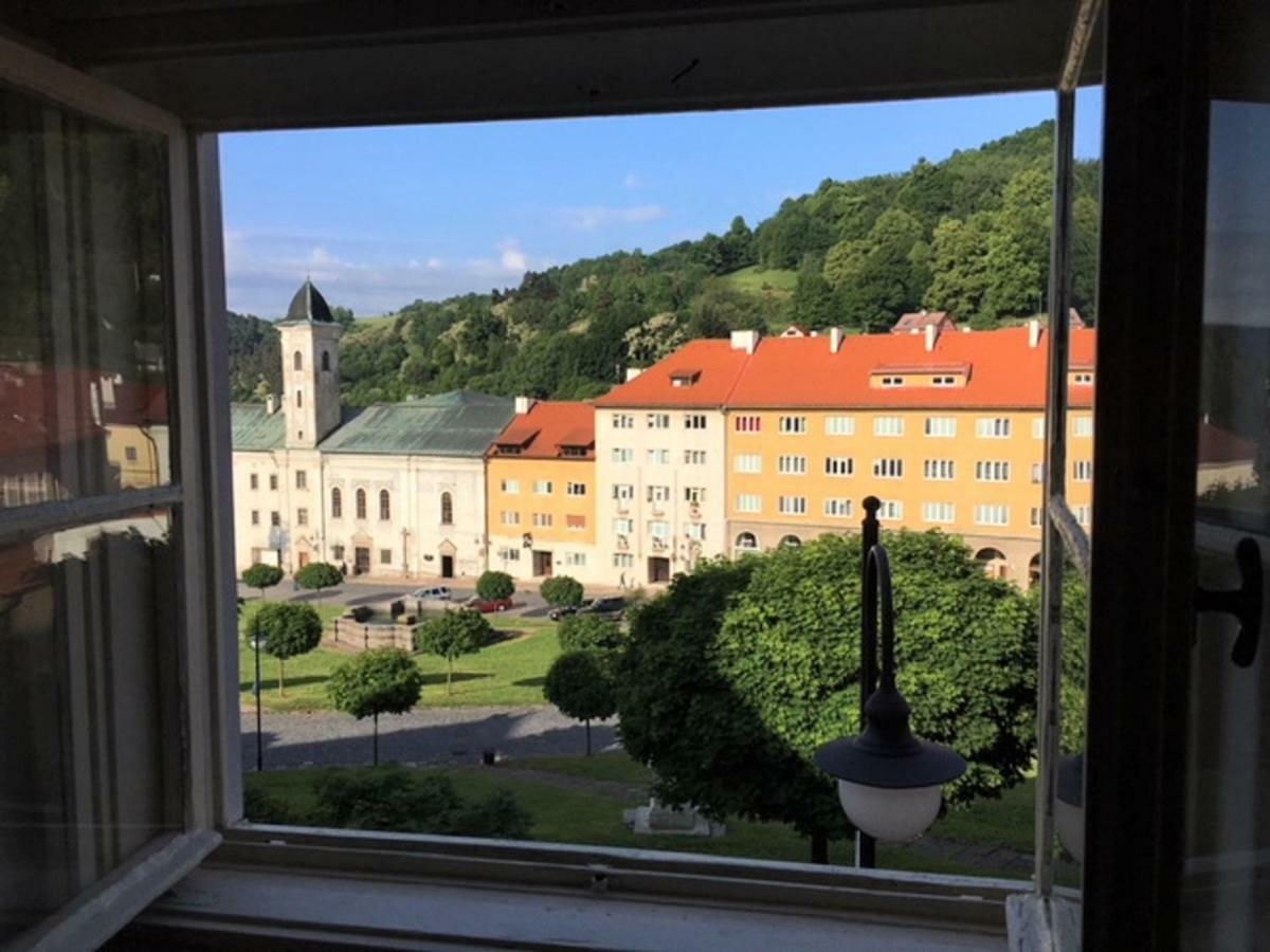 Apartman S Vyhladom Lägenhet Kremnica Exteriör bild