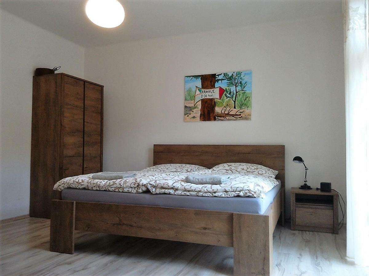 Apartman S Vyhladom Lägenhet Kremnica Exteriör bild
